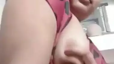 Desi CUteee wife cheeting hubby n showing boobs