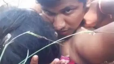 Desi lover outdoor sex in the centre of deserted land