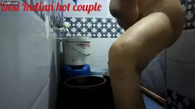 Desi bhabhi nude bath