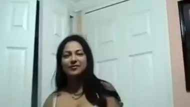 Aunty with Big Boob Blowing Lund.