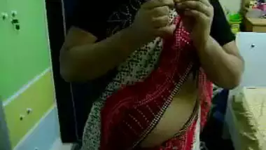 Mallu Bhabhi Navel Show - Movies.