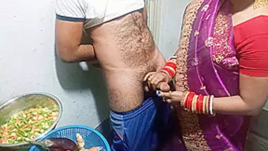 Ladki Ne Kitchen Me Land Hilaya - Handjob In Kitchen