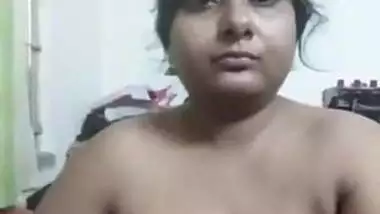 Horny Aunty Showing Big Boobs