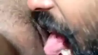 Husband eating gf chocolaty yummy pussy