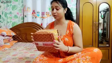 Sumi -Evening snacks ke sath gift unboxing dost ne veja favourite gift