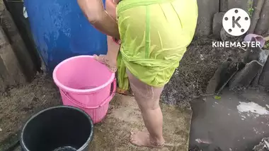 Indian house wife bathing anita style