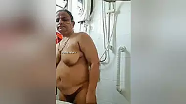 Today Exclusive- Desi Bbw Bhabhi Bathing Part 1