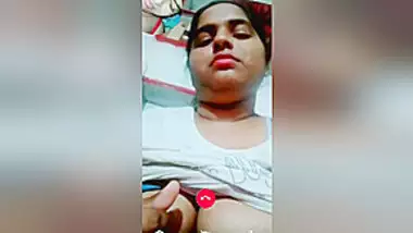 Today Exclusive- Sexy Desi Girl Showing Her Boobs On Video Call