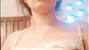 Beautiful Paki Wife Showing Her Boobs