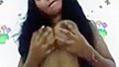 Srilankan Milk Tanker Girl Displaying Her Nude Body On Cam