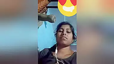 Today Exclusive- Desi Girl Showing Her Boobs On Video Call