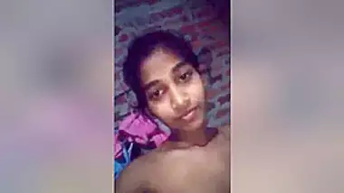 Today Exclusive- Cute Girl Showing Her Boobs And Pussy