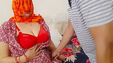 Desi Poonam Ko Tailar Ne Pela With Desi Bhabhi