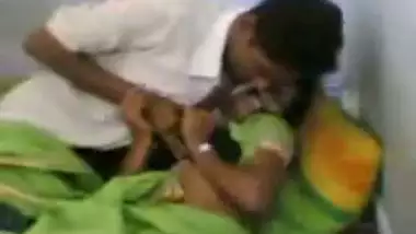 Saree mai village ladki ke chut ki seal phati