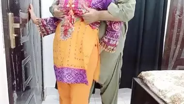 Pakistani Housewife Fucked By Husband,s Friend...