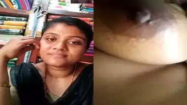 Mallu chechi showing boobs on video call