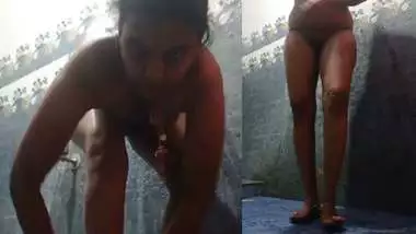 Unsatisfied bhabhi bathing nude video leaked