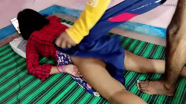 porn video dekh rhi ladki ko piche se lund dalkar choot chuda