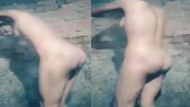 Desi village college girl bathing nude clip