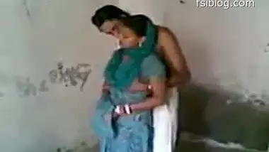 Punjabi sex video of a desi couple in a broken house