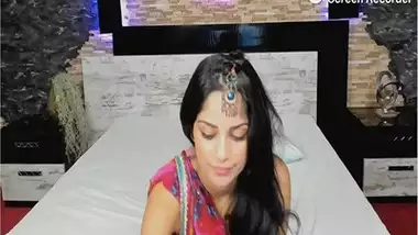 Punjabi desi MMS of a kudi striping on the webcam