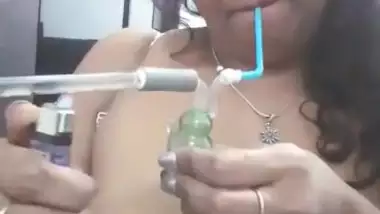 Desi Bhabhi Enjoying Smoke