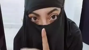 Pakistani Burkha Wife Xxx - Pakistani Xxx Video Of A Hijabi Wife porn video