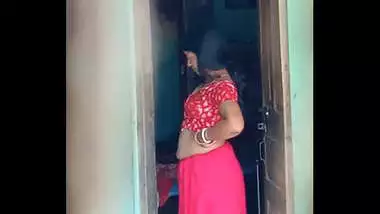 Pramila Bhabhi saree change hot Beautiful Bengali aunty