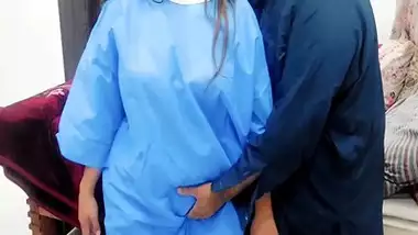 Man seduces a nurse and fucks her in the Pakistani xxx video