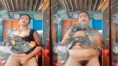 Kannadiga wife boobs show and viral nude fingering