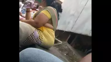 Desi yellow Saree aunty.. CurvyAnd sexy hips