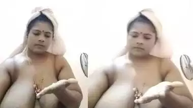 Milky big boobs aunty after bath viral show