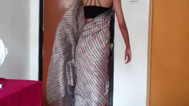 sri lankan school teacher fuck with her best...