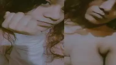 Indian girlfriend pussy pic and nude viral clip