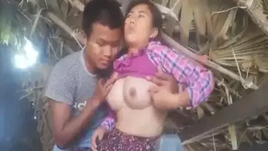 Bharatpur guy fucks his wife in the doggy style in Nepali sex