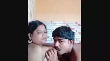 Delhi bhabhi hot desi chudai karwati hui maje mein