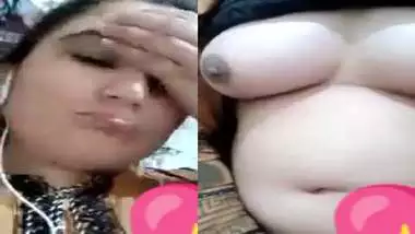 Pakistani girl video call showing her big boobs