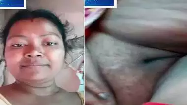 Bhabhi showing fat pussy on viral video call sex