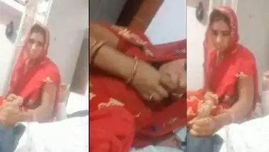 Bhabhisa gives a handjob to young devar in Rajasthani sex