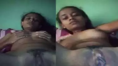 Horny girl fingering wet pussy in Srilankan sex