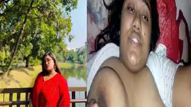 Indian lesbian BBW exposing huge boobs in selfie