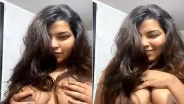 Seductive Indian girl topless big boobs showing selfie
