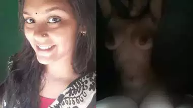 Best in class hot Indian babe showing curvy naked figure